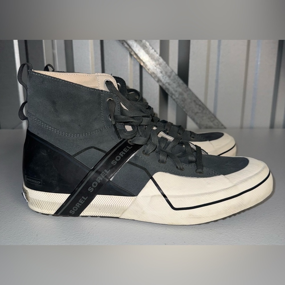 Men's Shoes Sorel  Waterproof Sneaker Boots Grey and White Size 10.5